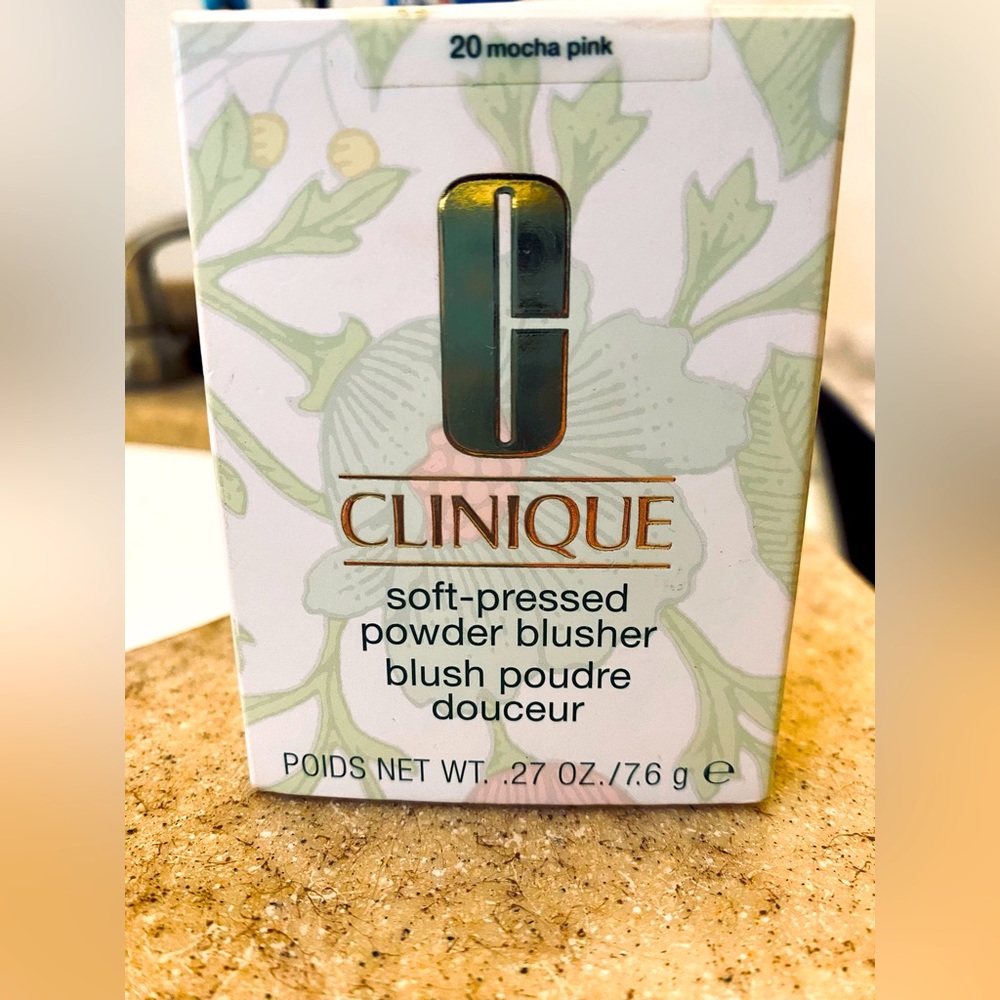 Clinique Soft-pressed powder blusher